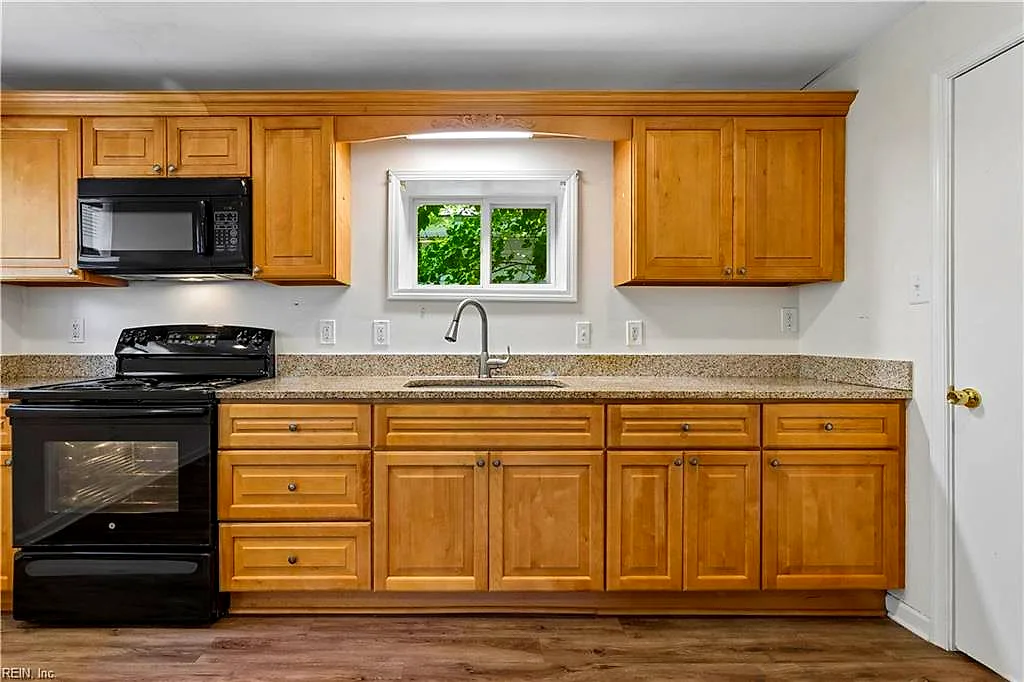 1007 Quash ST, HAMPTON VA 23669