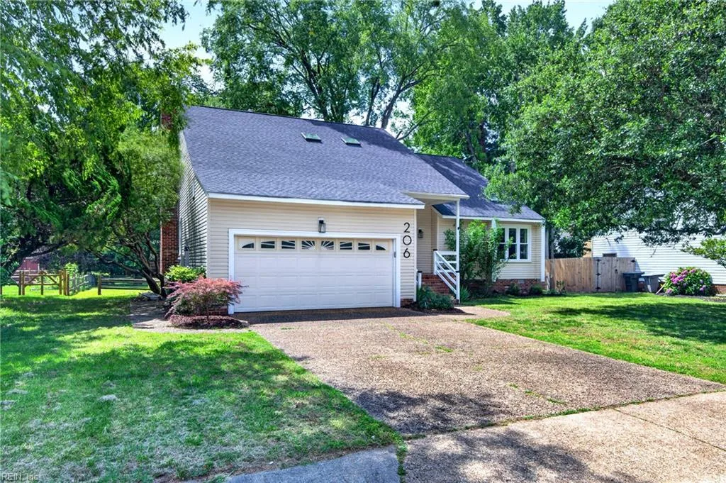 206 Admiral CT, HAMPTON VA 23669
