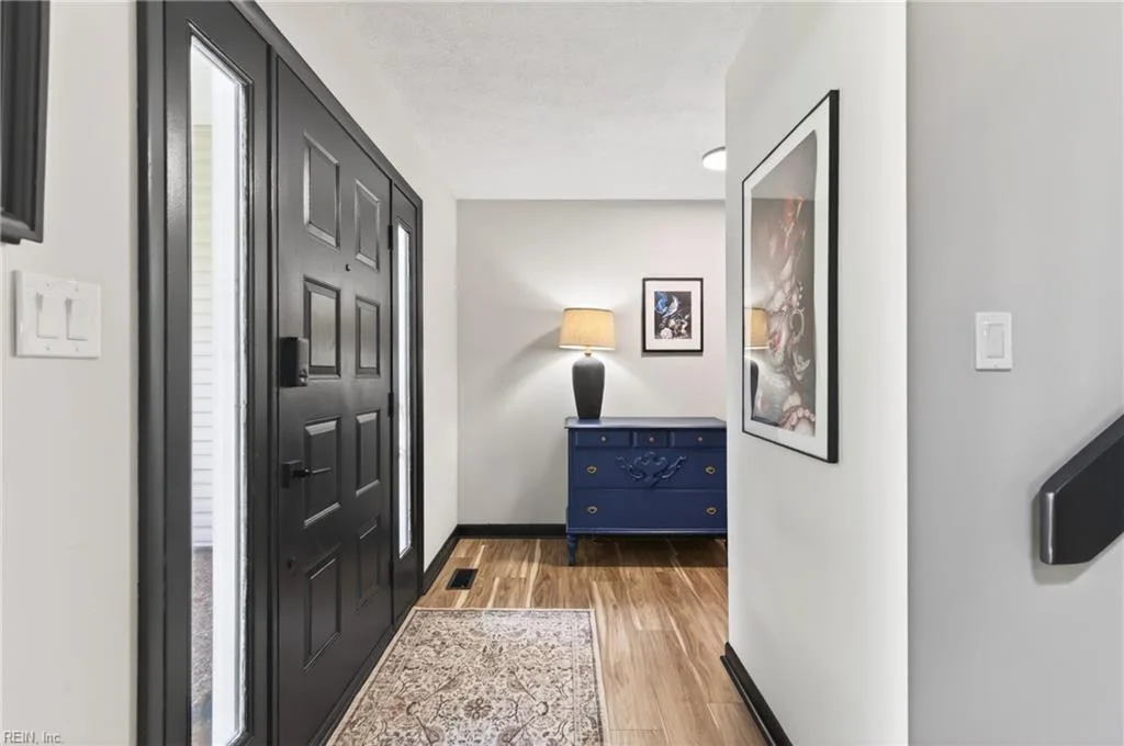 206 Admiral Ct, Hampton — photo