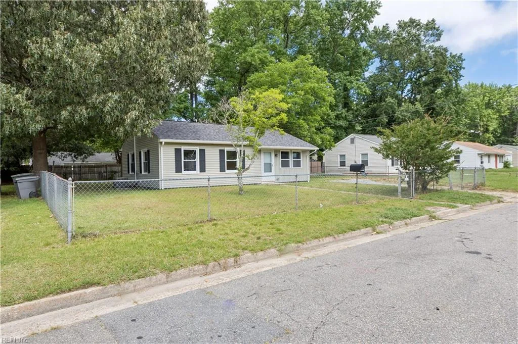 213 Shawen DR, HAMPTON VA 23669