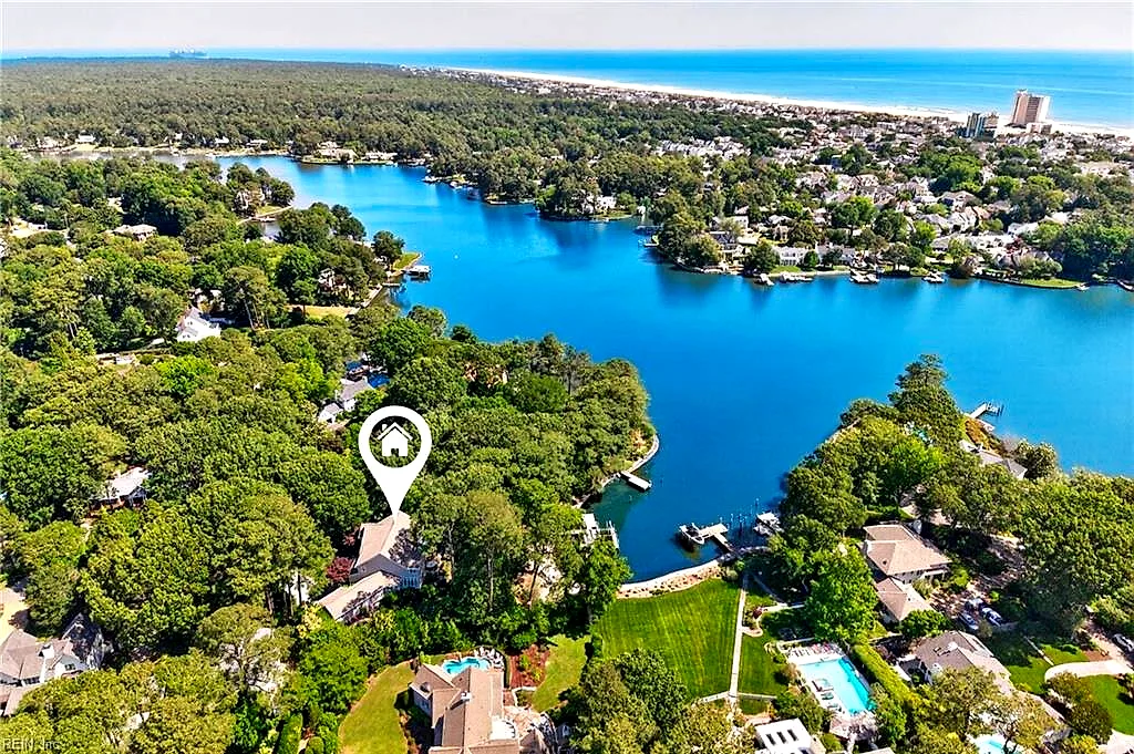 701 Crystal Ln, Virginia Beach — photo
