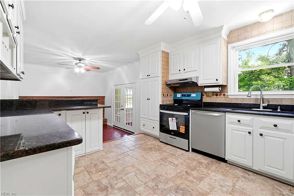 5825 Barberry Ln, Portsmouth — photo