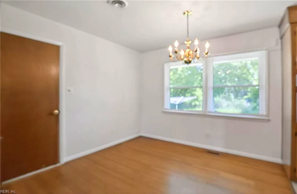 118 Claremont Ave, Hampton — photo