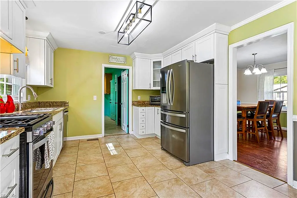 101 Azalea Dr, Yorktown — photo