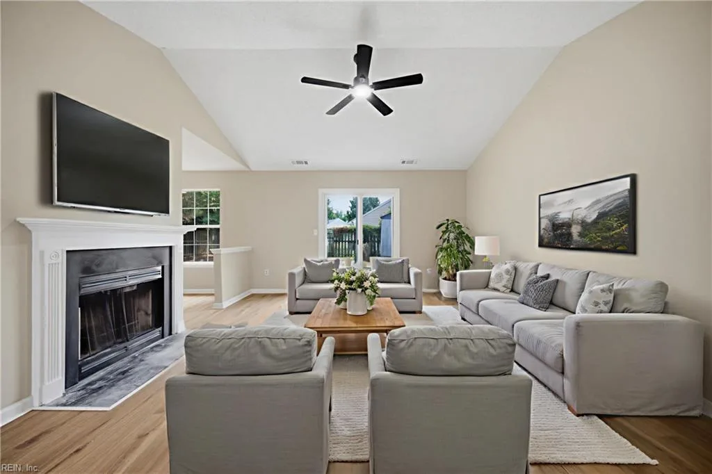 1301 Pinecroft Ln, Chesapeake — photo
