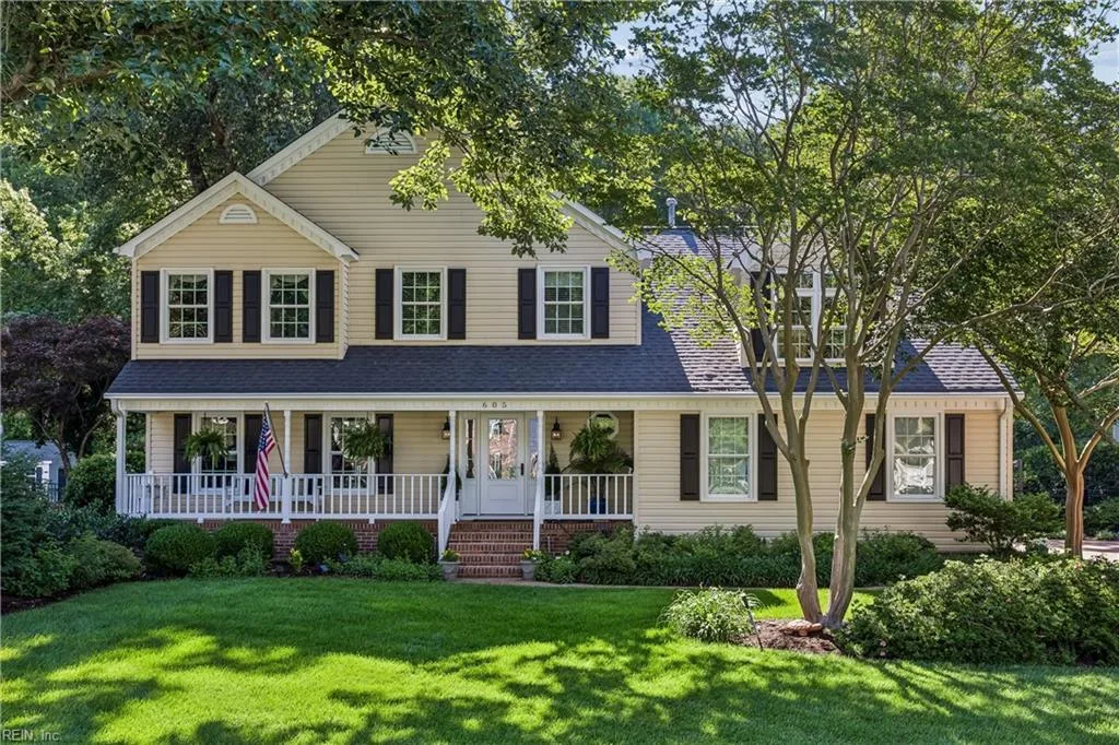 605 Lakeland CRES, YORKTOWN VA 23693