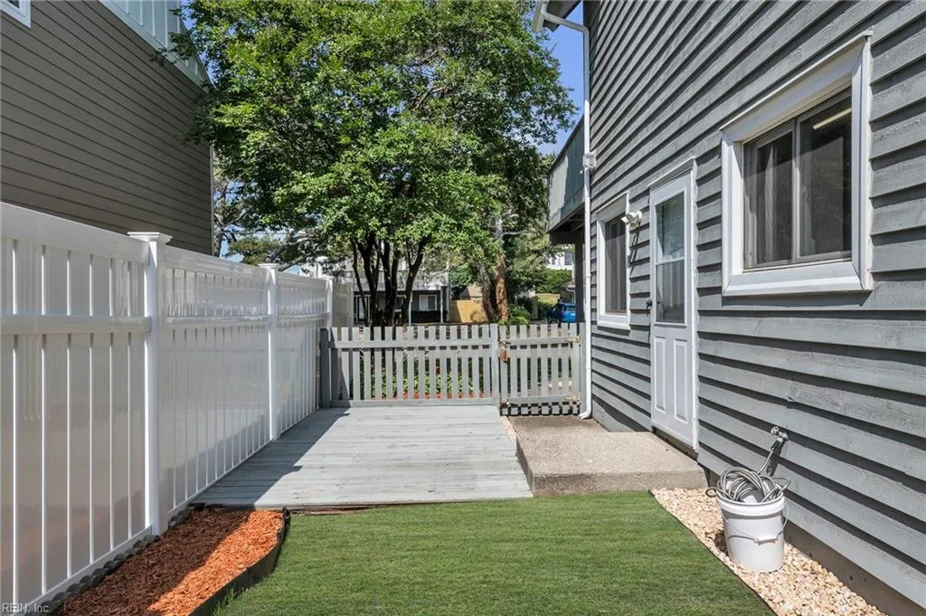 628 Surfside Ave, Virginia Beach — photo