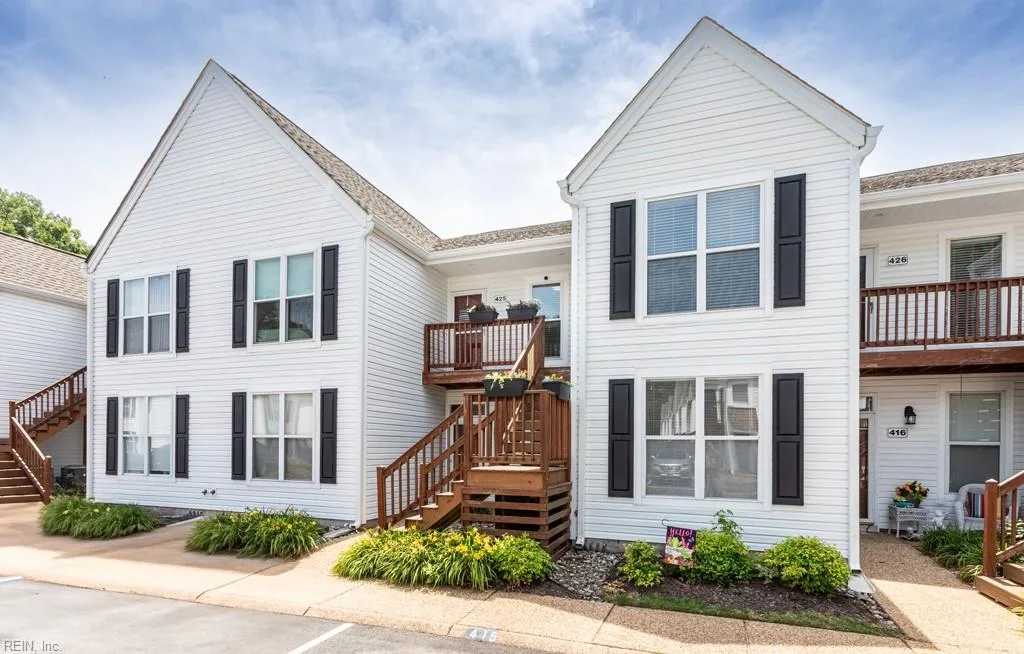 425 Persimmon DR, YORKTOWN VA 23693
