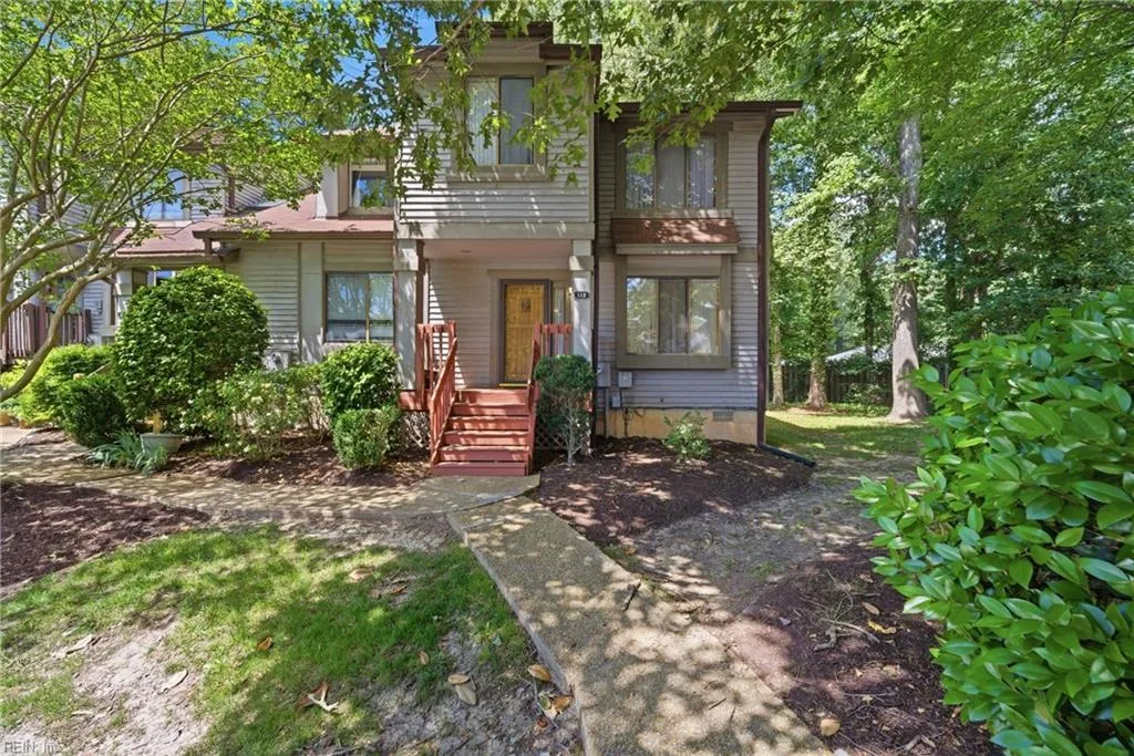 112 Inland View DR, NEWPORTNEWS VA 23603