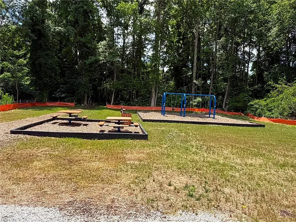 Mm Oxford, Poquoson — photo