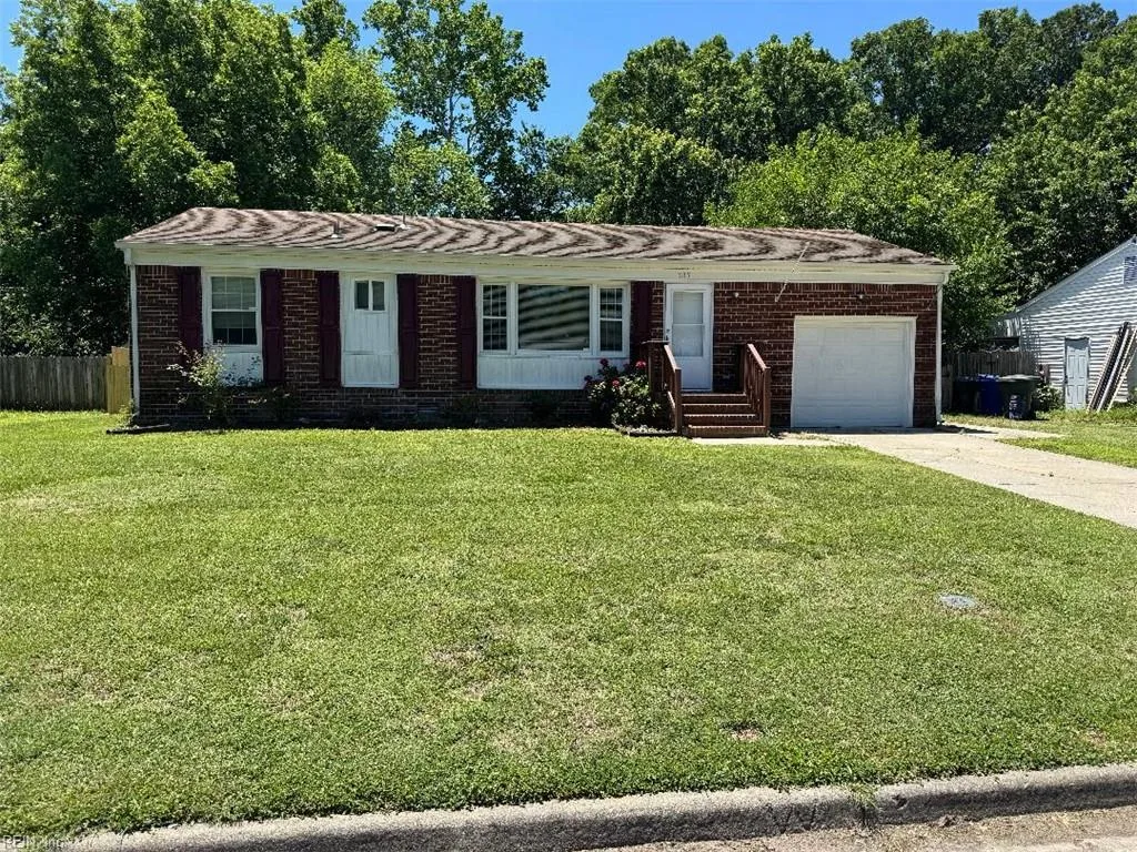 305 Mona DR, NEWPORTNEWS VA 23608