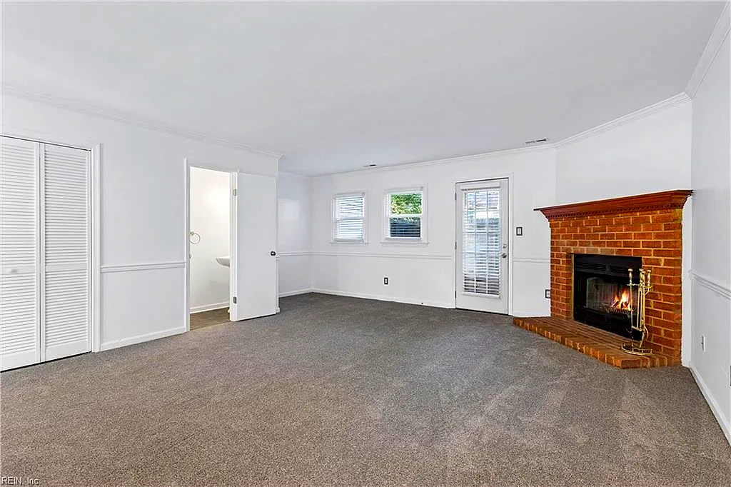 100 Wethersfield Park, Yorktown — photo
