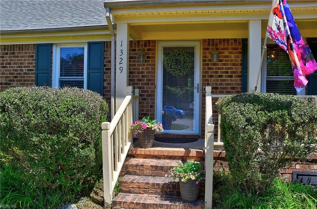 1329 Creekview Dr, Chesapeake — photo