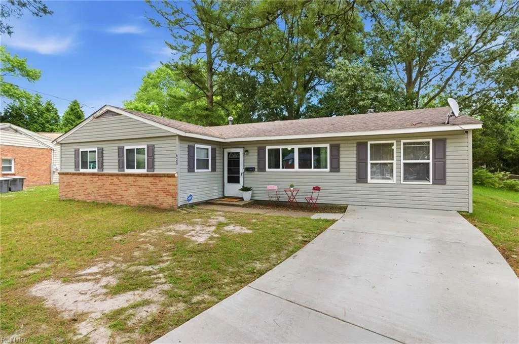 620 Queens View Ct, Hampton — photo