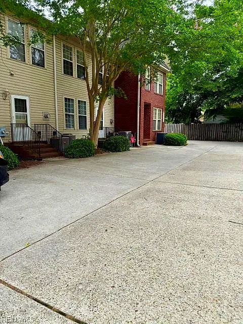 200 Maple Ave #B, Norfolk — photo