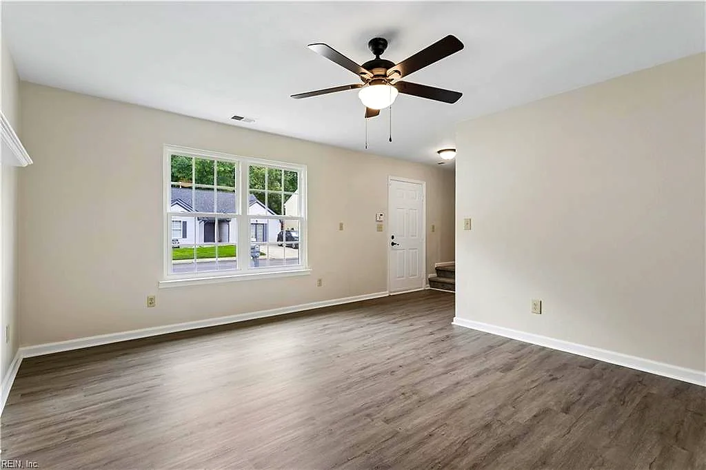 1508 Raven St, Suffolk — photo