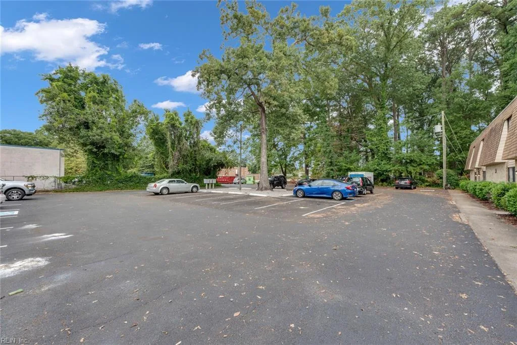 1535 Johnstons RD #302, NORFOLK VA 23518