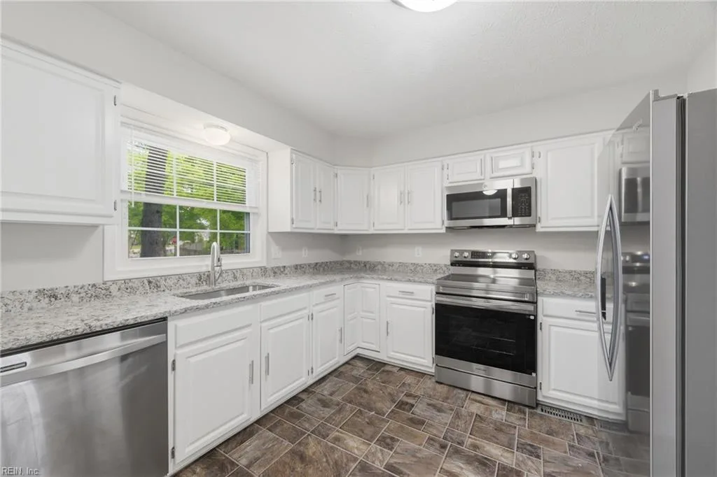 821 Lancaster LN, NEWPORTNEWS VA 23602