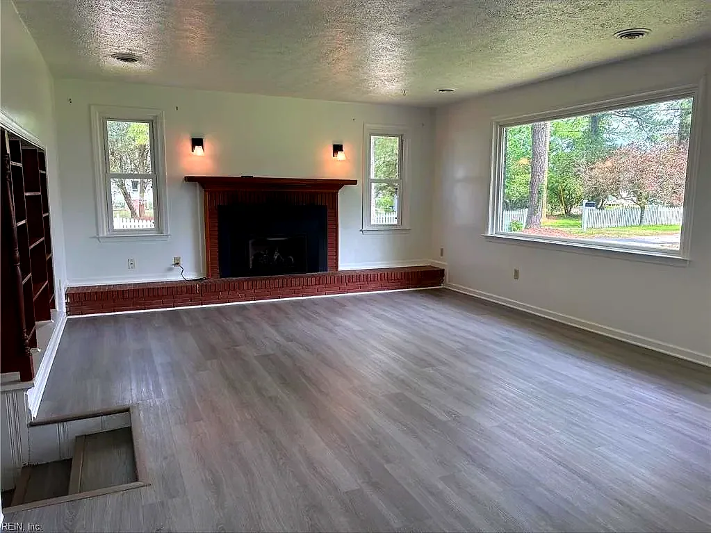 9 Pine Ln, Hampton — photo
