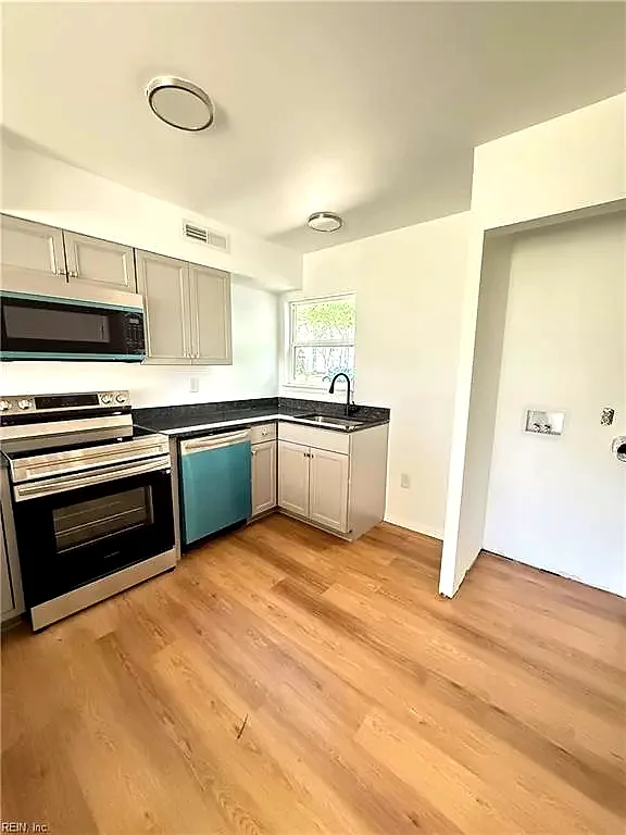 319 Main St #8, West Point — photo