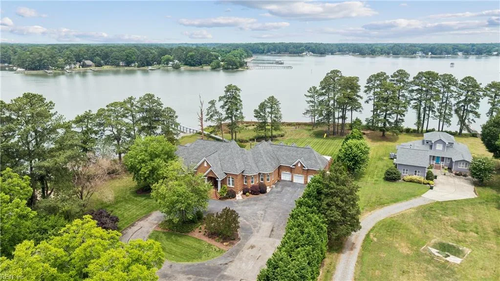 220 Olde Pond LN, YORKTOWN VA 23693