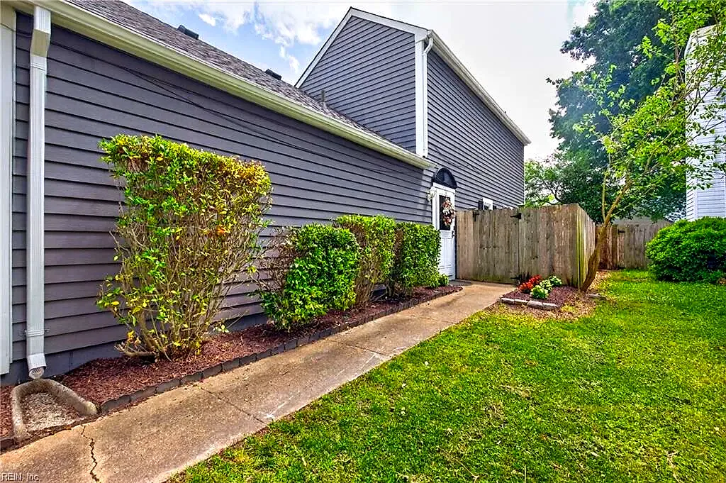 5440 Chatham Hall Dr, Virginia Beach — photo