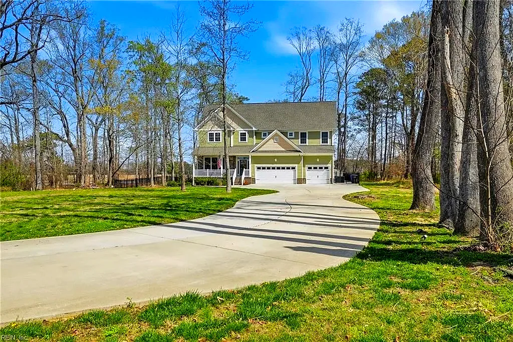 130 Farrand Dr, Suffolk — photo