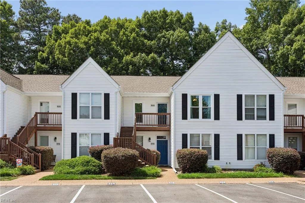 925 Ironwood DR, YORKTOWN VA 23693
