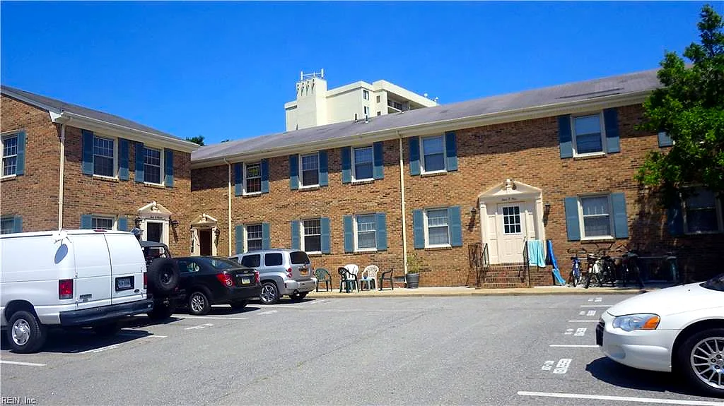 401 Arctic Ave #100, Virginia Beach — photo