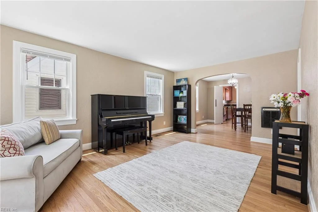 9221 Saint George Ave, Norfolk — photo