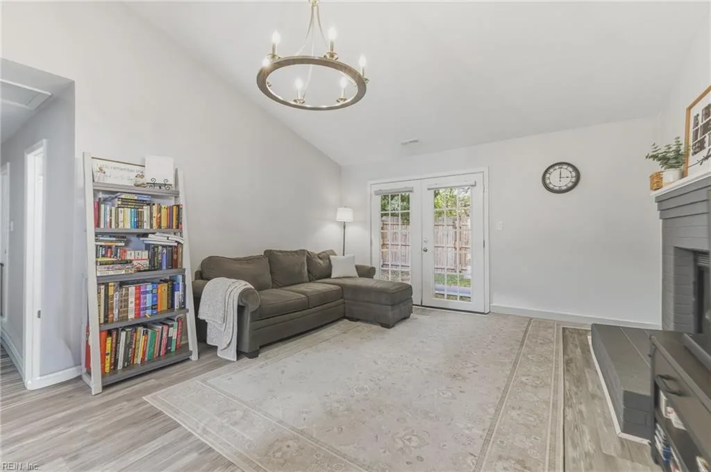 1061 Tall Oak Dr, Virginia Beach — photo