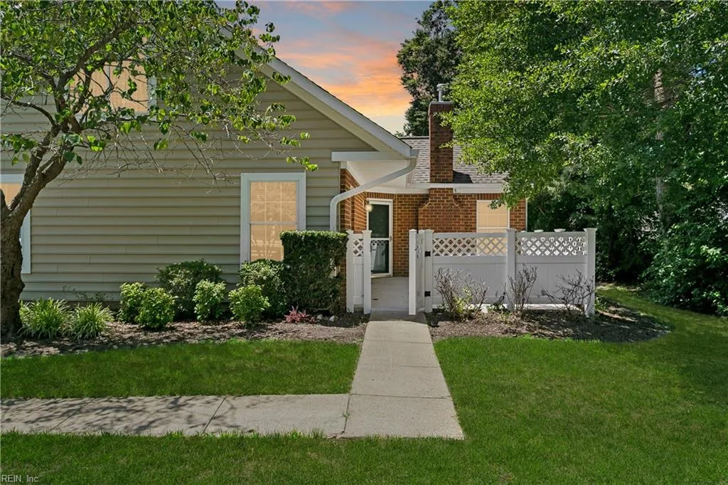 210 Timberline LOOP, YORKTOWN VA 23692