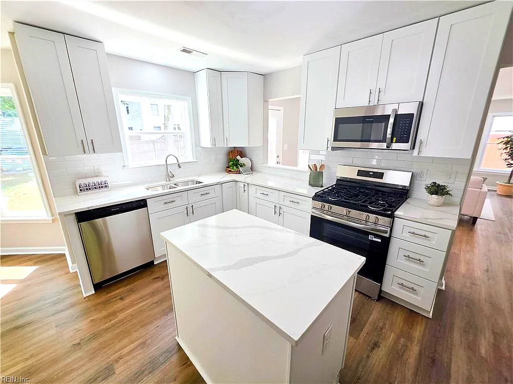 220 Upland Dr, Hampton — photo