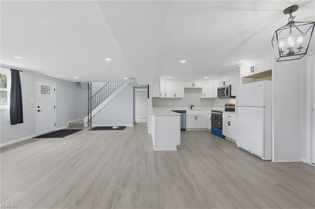 2102 Grimes Rd, Hampton — photo
