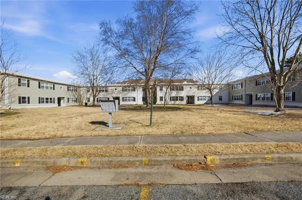 642 Dresden DR #M, NEWPORTNEWS VA 23601