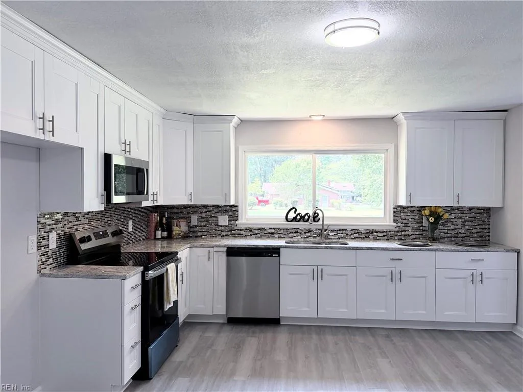 10 C C Spaulding DR, HAMPTON VA 23666