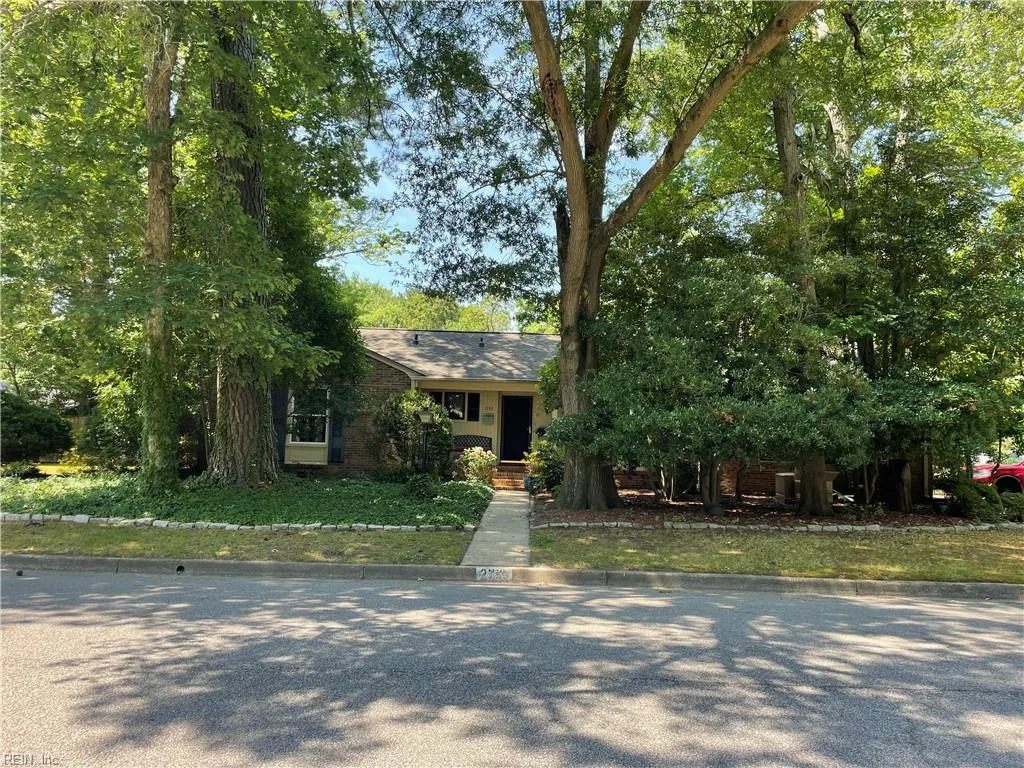 2153 Hollybriar PT, NORFOLK VA 23518