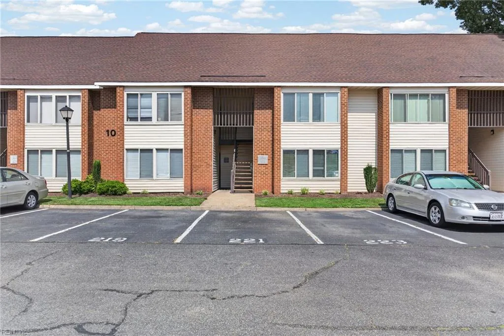 223 Pacific DR, HAMPTON VA 23666