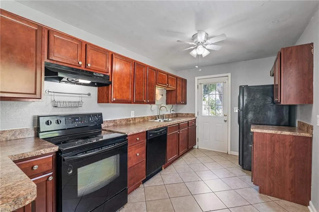 620 73rd ST, NEWPORTNEWS VA 23605