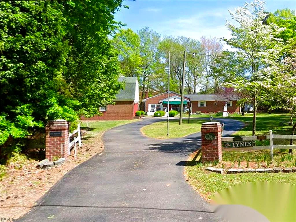 315 Burts Rd, Yorktown — photo
