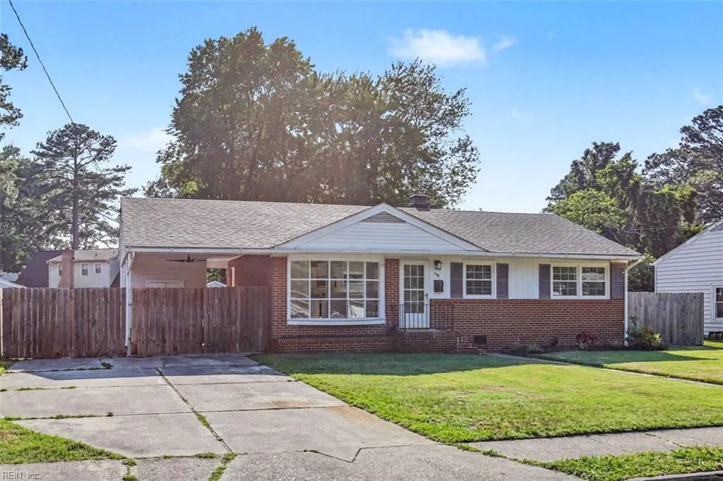129 Lynnhaven DR, HAMPTON VA 23666