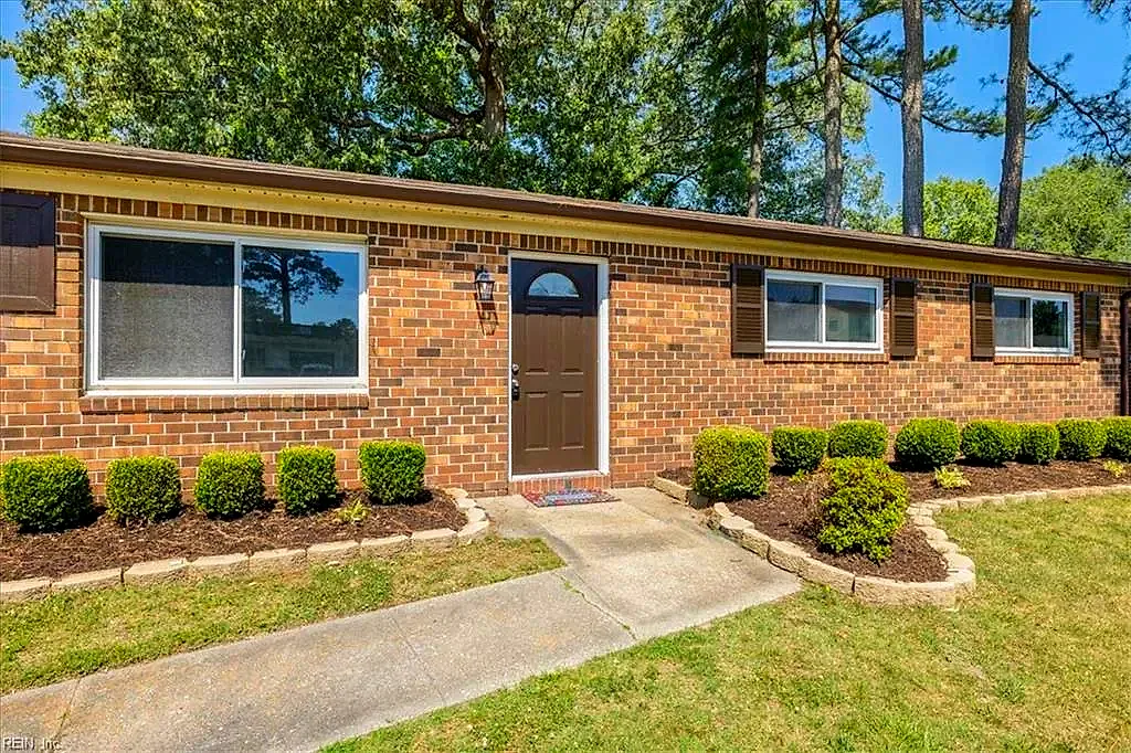 2833 Candlewood Cir, Chesapeake — photo