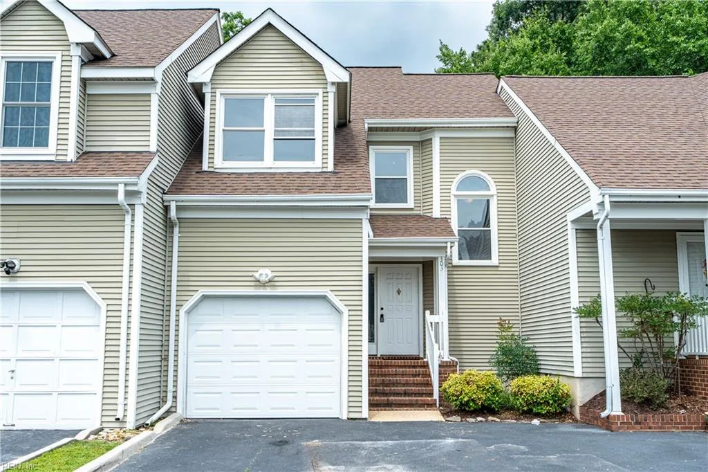 303 Bridge XING, YORKTOWN VA 23692
