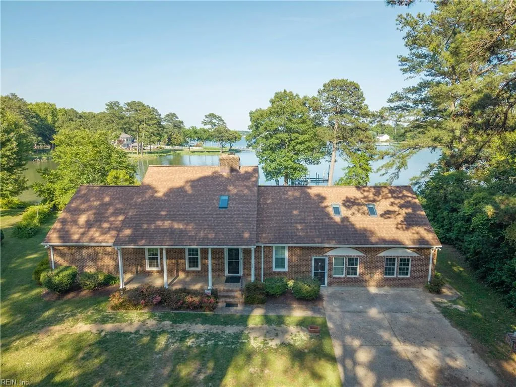 236 Robanna DR, SEAFORD VA 23696