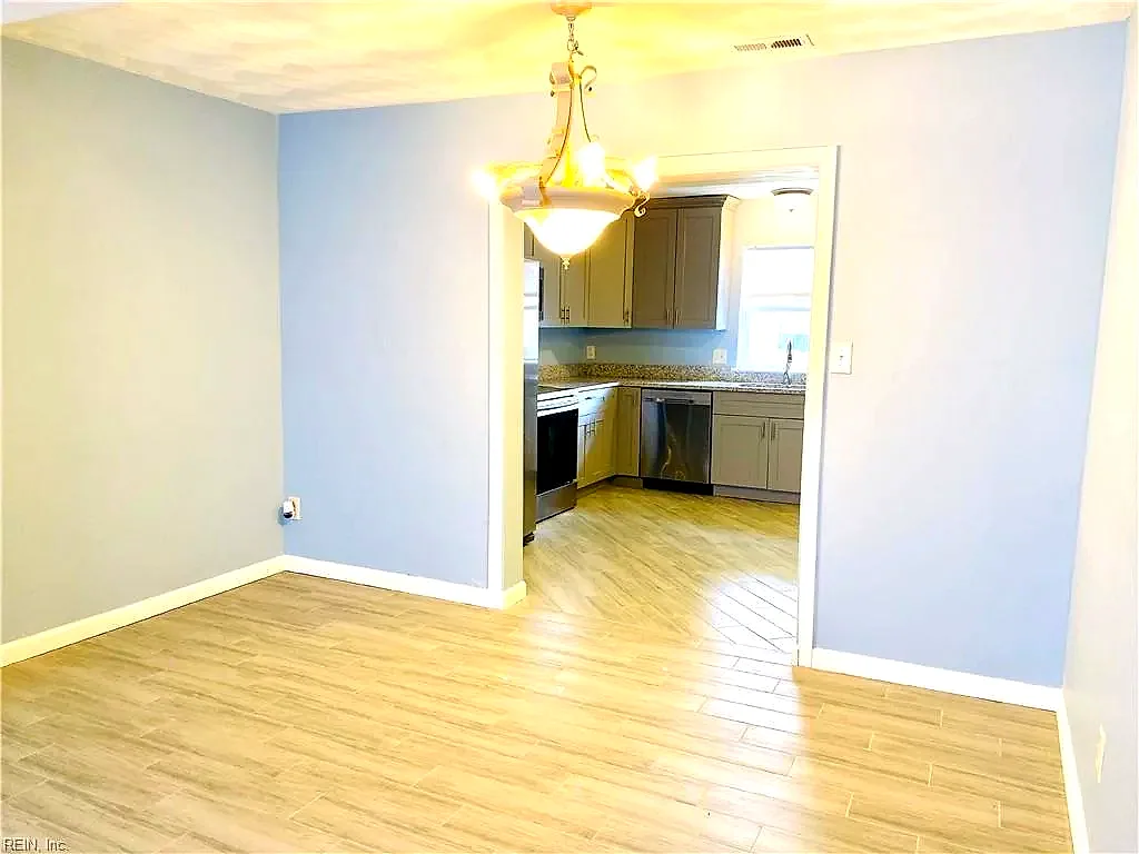 710 White Hall Ln, Virginia Beach — photo