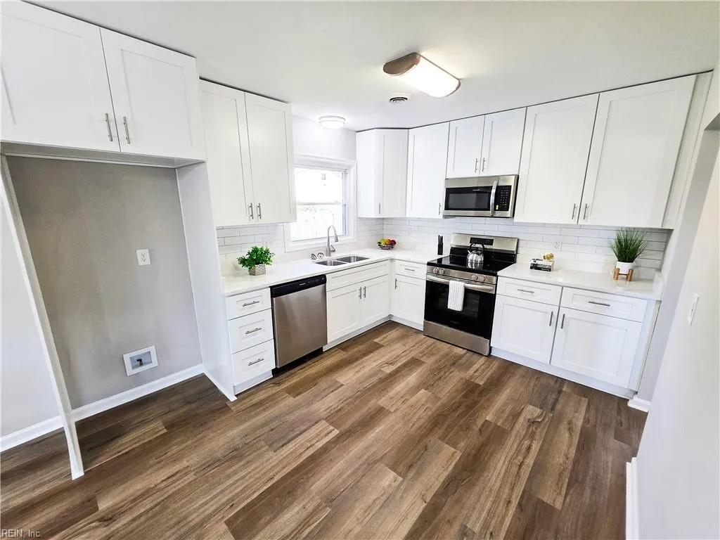 303 Dover RD, HAMPTON VA 23666