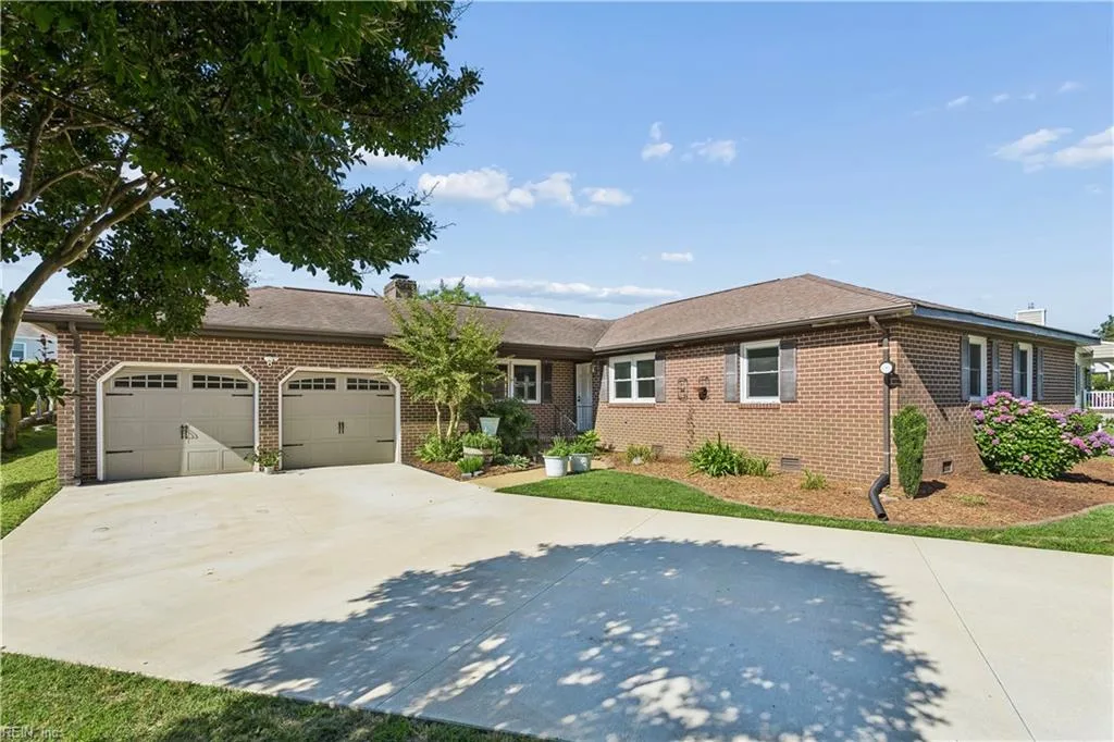 190 Salt Pond RD, HAMPTON VA 23664