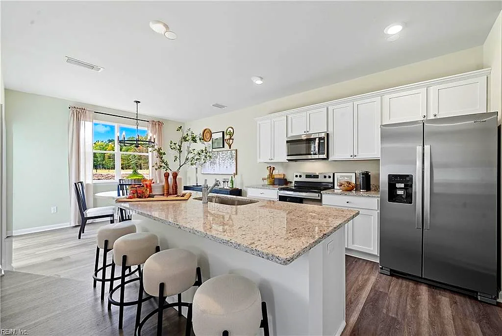 3030 Dalton Cir, Suffolk — photo