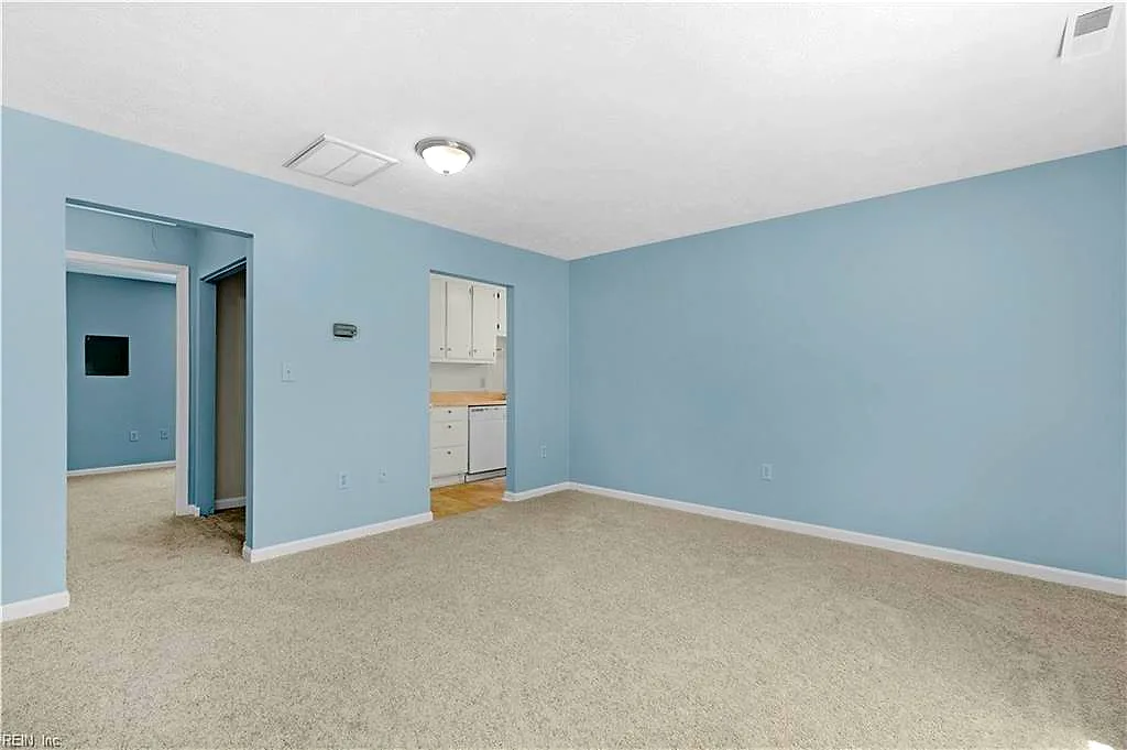 6661 Cedar Lake Dr #6, Gloucester — photo