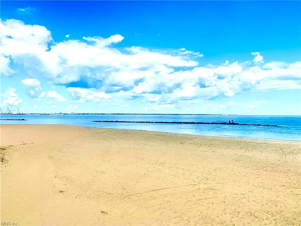 1086 W Ocean View Ave, Norfolk — photo
